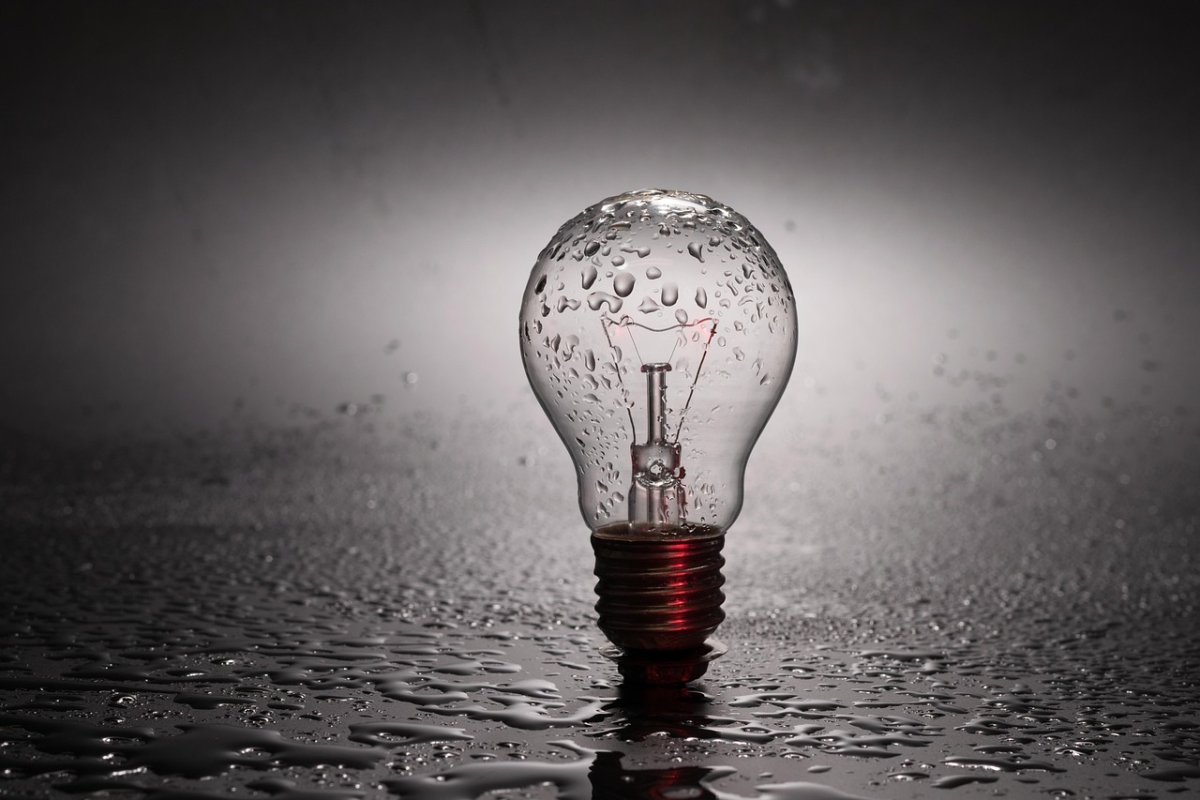 Energie cu cap, nu pe risipă: pași simpli ca să economisești și să iubești planeta