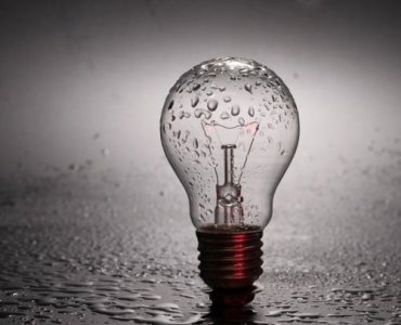Energie cu cap, nu pe risipă: pași simpli ca să economisești și să iubești planeta