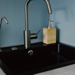 Gata cu scurgerile înfundate: soluții rapide din cămară, fără instalator