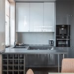Bucătărie mică, idei mari: trucuri inteligente pentru ordine și spațiu în apartamente compacte
