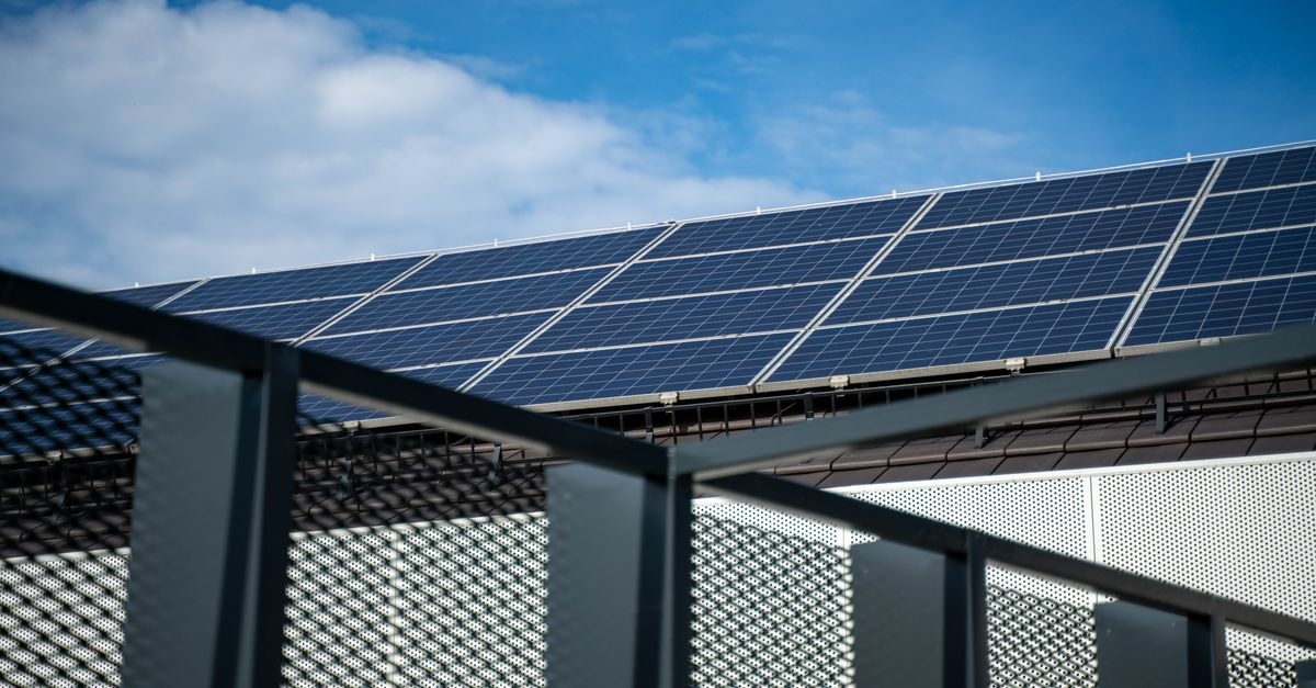 Soare cu acte în regulă: ghidul tău pentru panouri fotovoltaice pe balcon