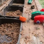 Curtea ta devine o mică plajă: ghid creativ, pas cu pas, pentru amenajarea unui loc de joacă cu nisip