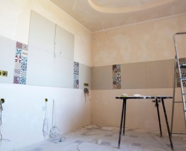 Transformă-ți tavanul: mască din plăci PVC perforate - proiect DIY rapid cu efect premium