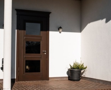Fațade care încântă: 15 idei moderne cu tencuială acrilică pentru casa ta