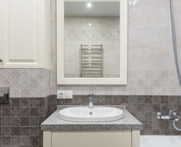 Baia ta fără imperfecțiuni: cum să obții o chituire impecabilă la placarea ceramică